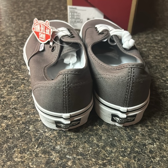 Vans Size 6.5 men & 8 Women Brand New! - Picture 3 of 4